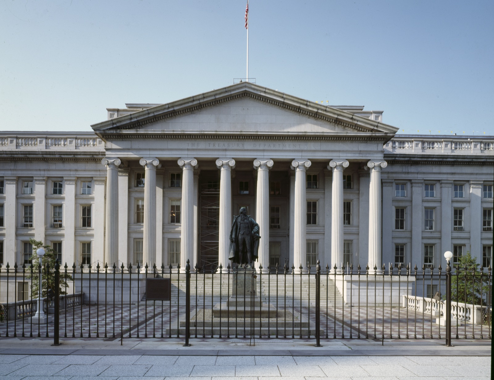 Treasury and Fed Push Wall Street Toward Defensive AI After Mythos Cyber Alarms